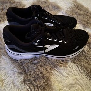 Brooks Ghost Black and White Sneakers